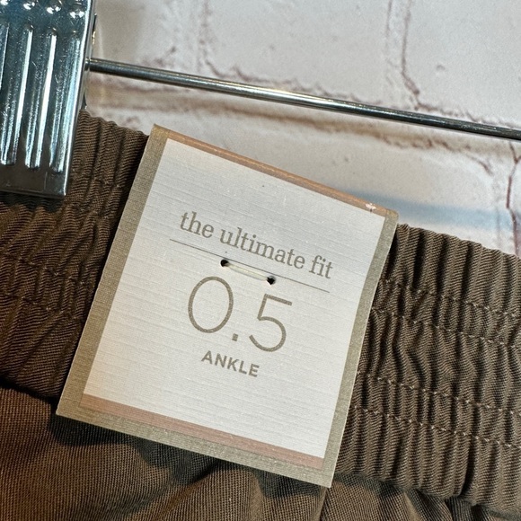 Chico's Ultimate Fit Tencel twill cuffed ankle women's pants, sz .5 S/6, NWT $79 - Picture 4 of 7